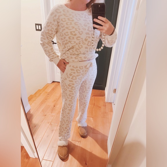 ☁️✨ BAREFOOT DREAMS ✨☁️ dream bundle. Pants + Sweater (Sm) NWT - Picture 10 of 15